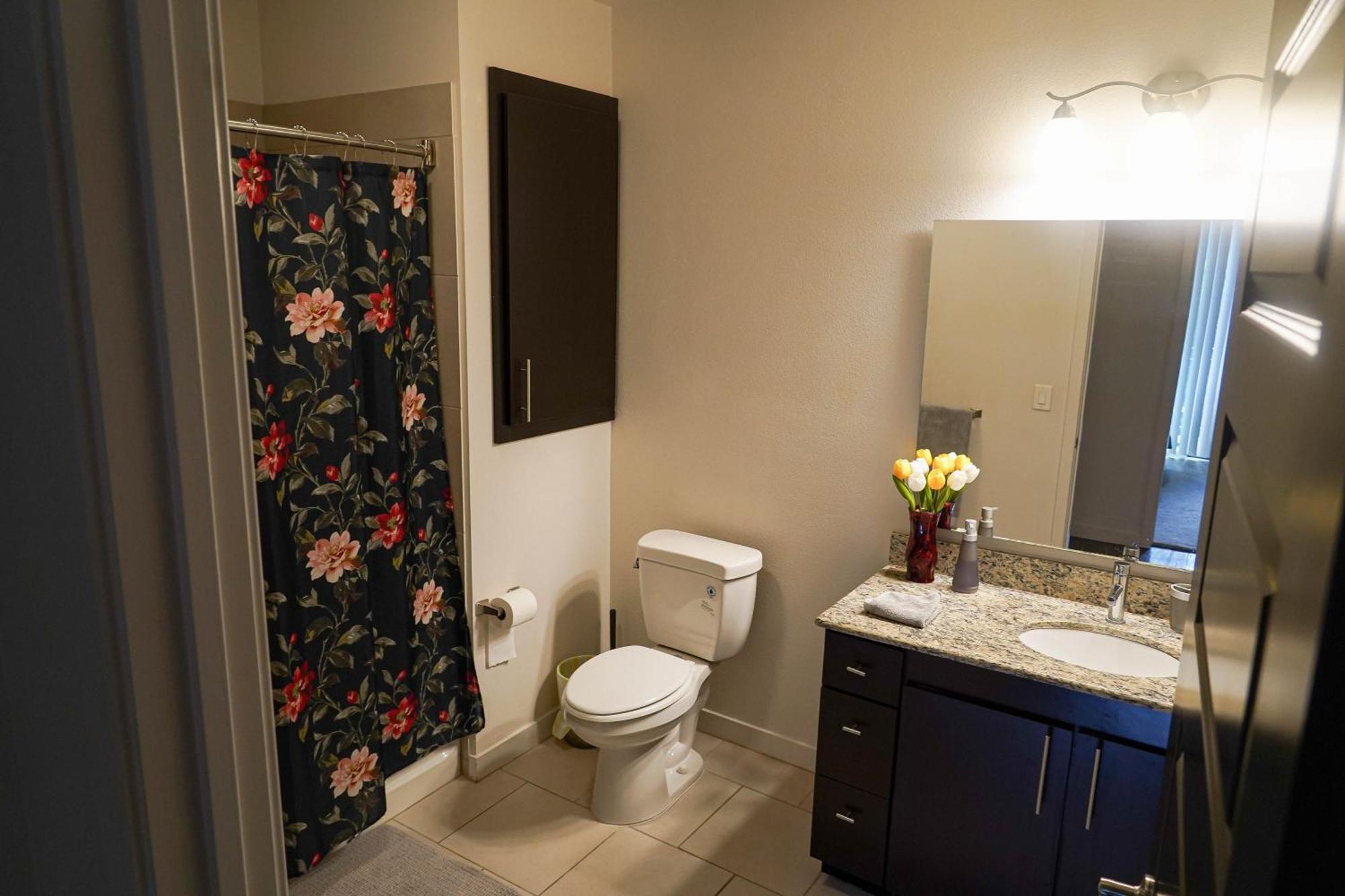 Luxury Designed 2 Bedrooms Part Hotel In Woodland Hills Ca ロサンゼルス エクステリア 写真