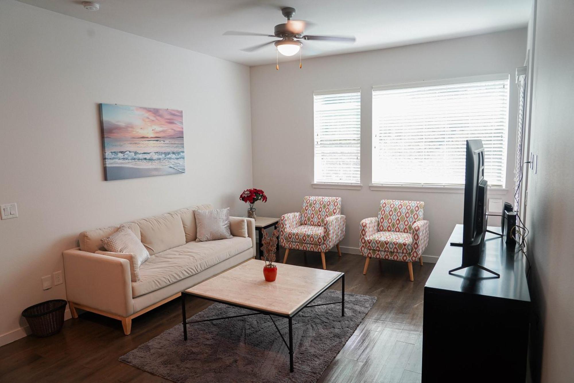 Luxury Designed 2 Bedrooms Part Hotel In Woodland Hills Ca ロサンゼルス エクステリア 写真