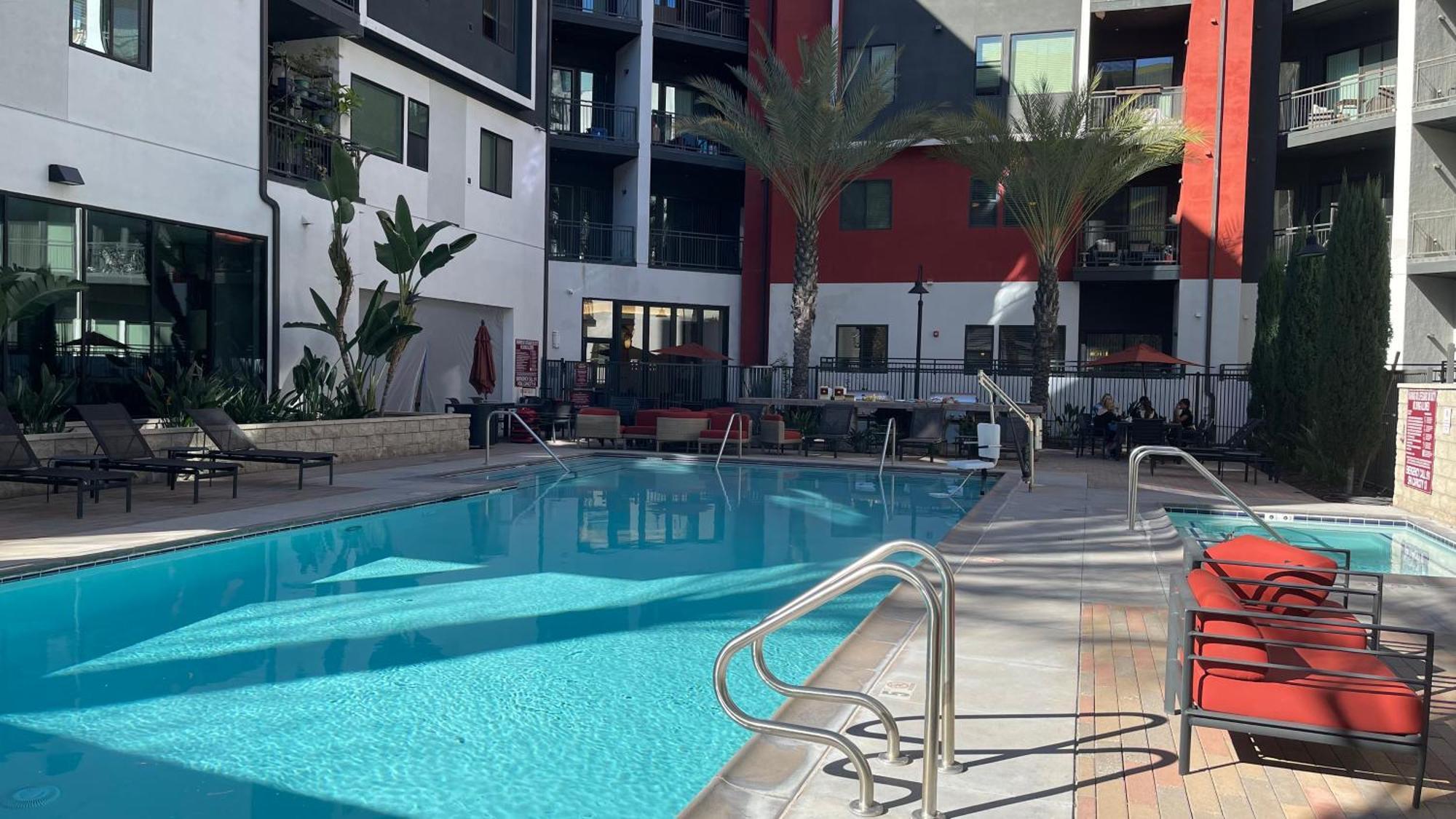 Luxury Designed 2 Bedrooms Part Hotel In Woodland Hills Ca ロサンゼルス エクステリア 写真